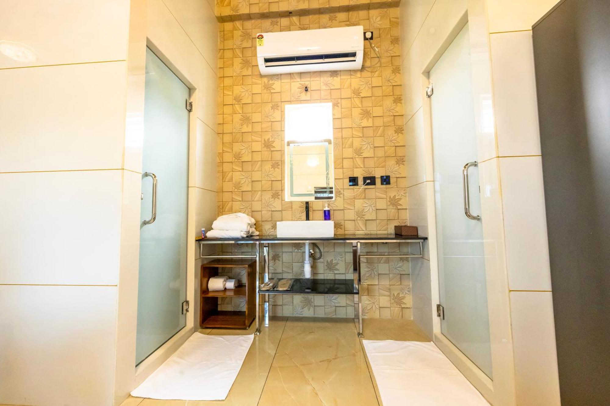 Willington & Harbour View Residency Hotel Kochi Exterior photo